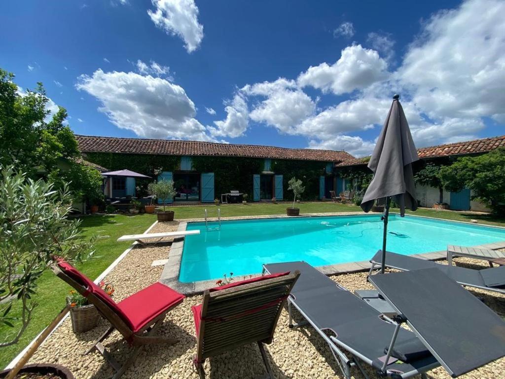 Domaine Du Tafiart Bed & Breakfast Sarron Exterior photo